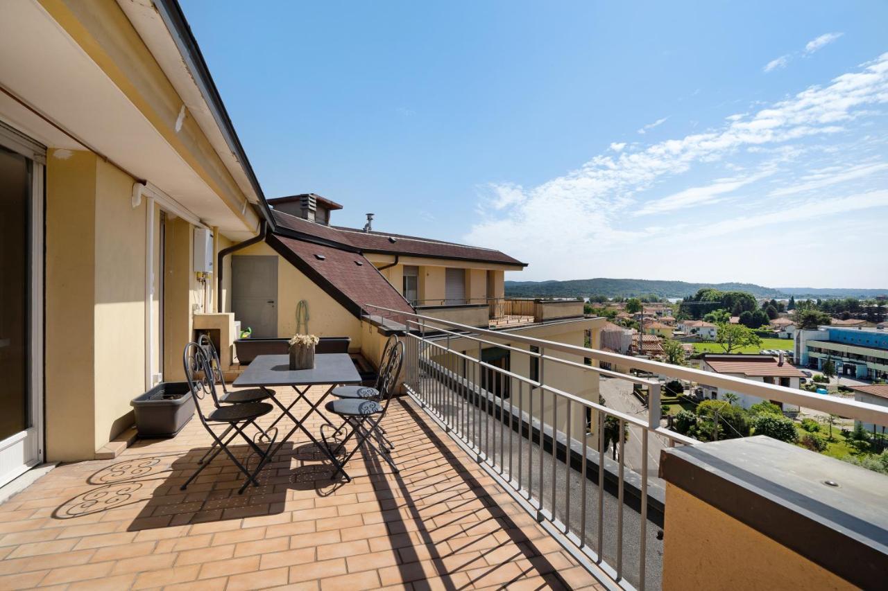 La Casa Del Riccio Lägenhet Arona Exteriör bild